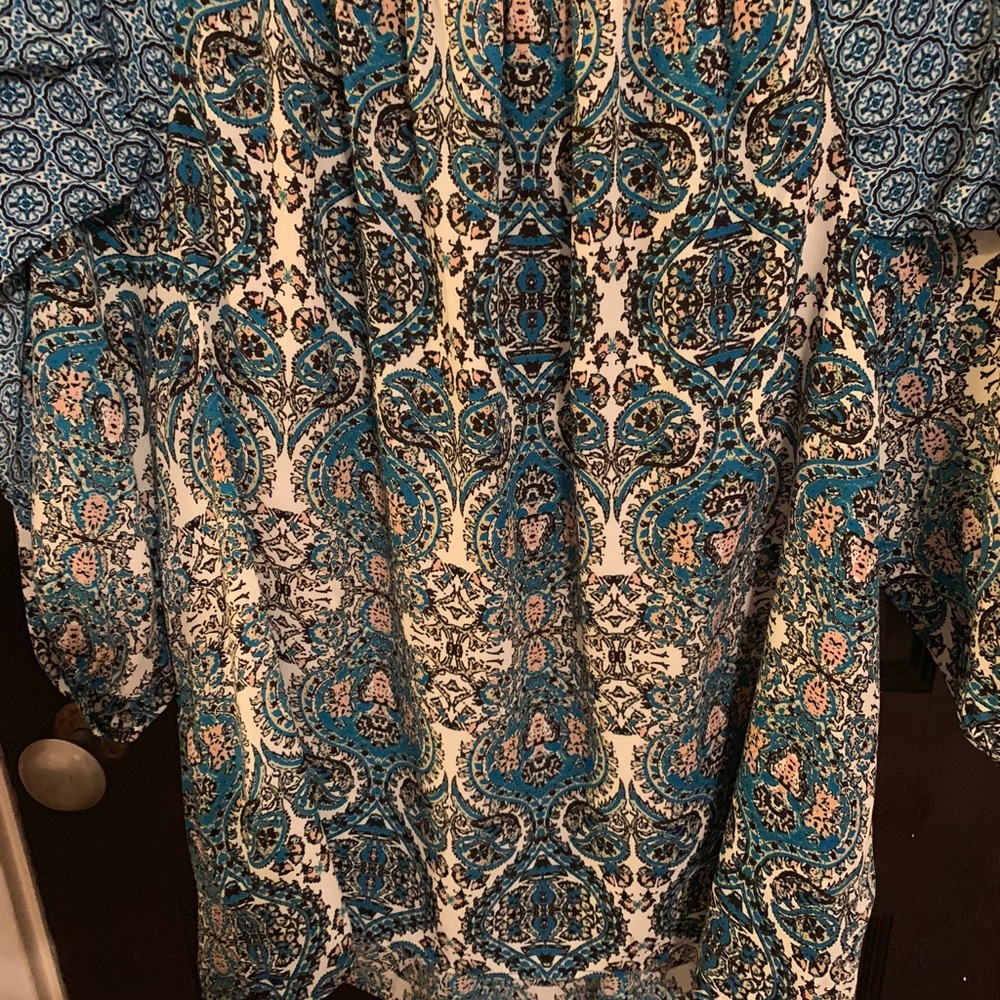 Pretty blue top - Picture 4 of 5
